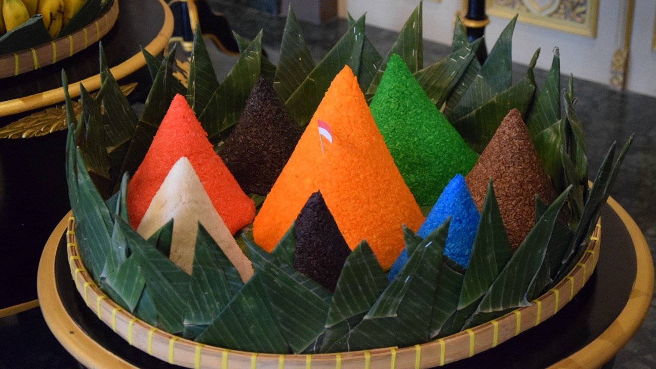 Filosofi Tumpeng Tujuh Warna dalam Peresmian PPBBN Kamala Nusantara